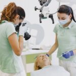 Obrzęk po chirurgicznym usuwaniu zębów – ile trwa?