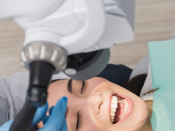 Czy bonding zębów można usunąć?