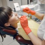 Jak wybrać implantologa, żeby leczenie było bezpieczne i przewidywalne?