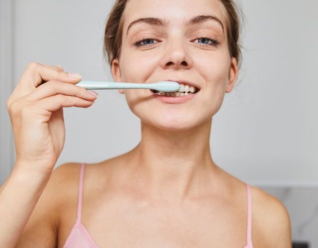 Czy przed wizytą kontrolną u dentysty trzeba umyć zęby?