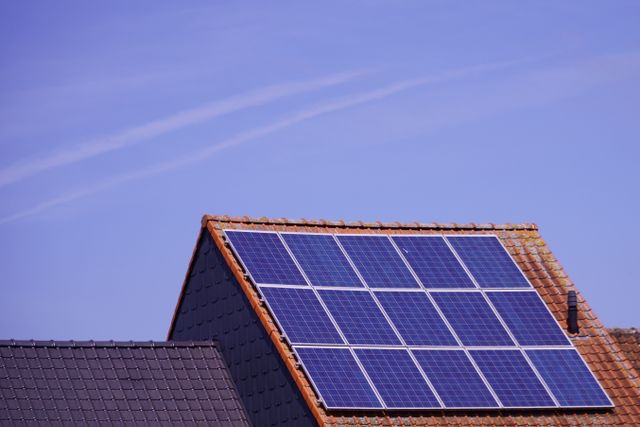 Jak kierunek i kąt nachylenia paneli wpływają na produkcję energii?